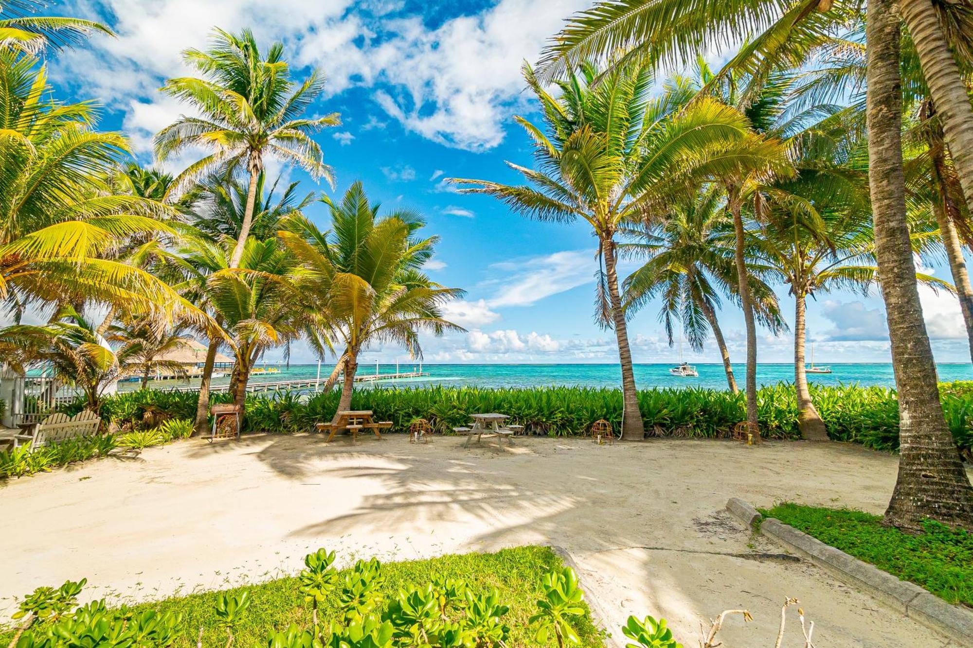 Tradewinds Paradise Villas San Pedro  Bagian luar foto